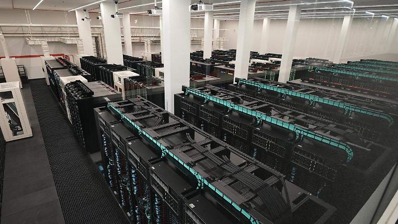 Sheinbaum visita centro de supercómputo en Barcelona